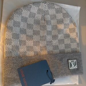 Louis Vuitton grey checkered toque